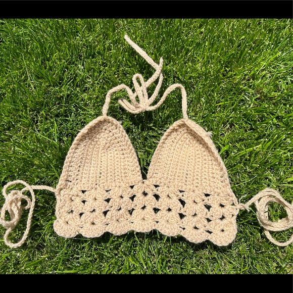 Sexy halter crochet crop top in nude color - Picture 2 of 2